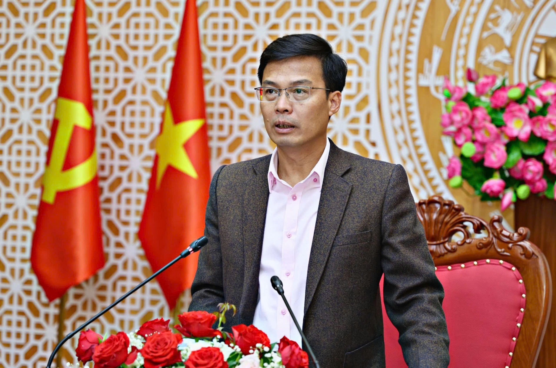 Phó Chủ tịch UBND tỉnh Lâm Đồng Đinh Văn Tuấn phát biểu kết luận buổi làm việc 