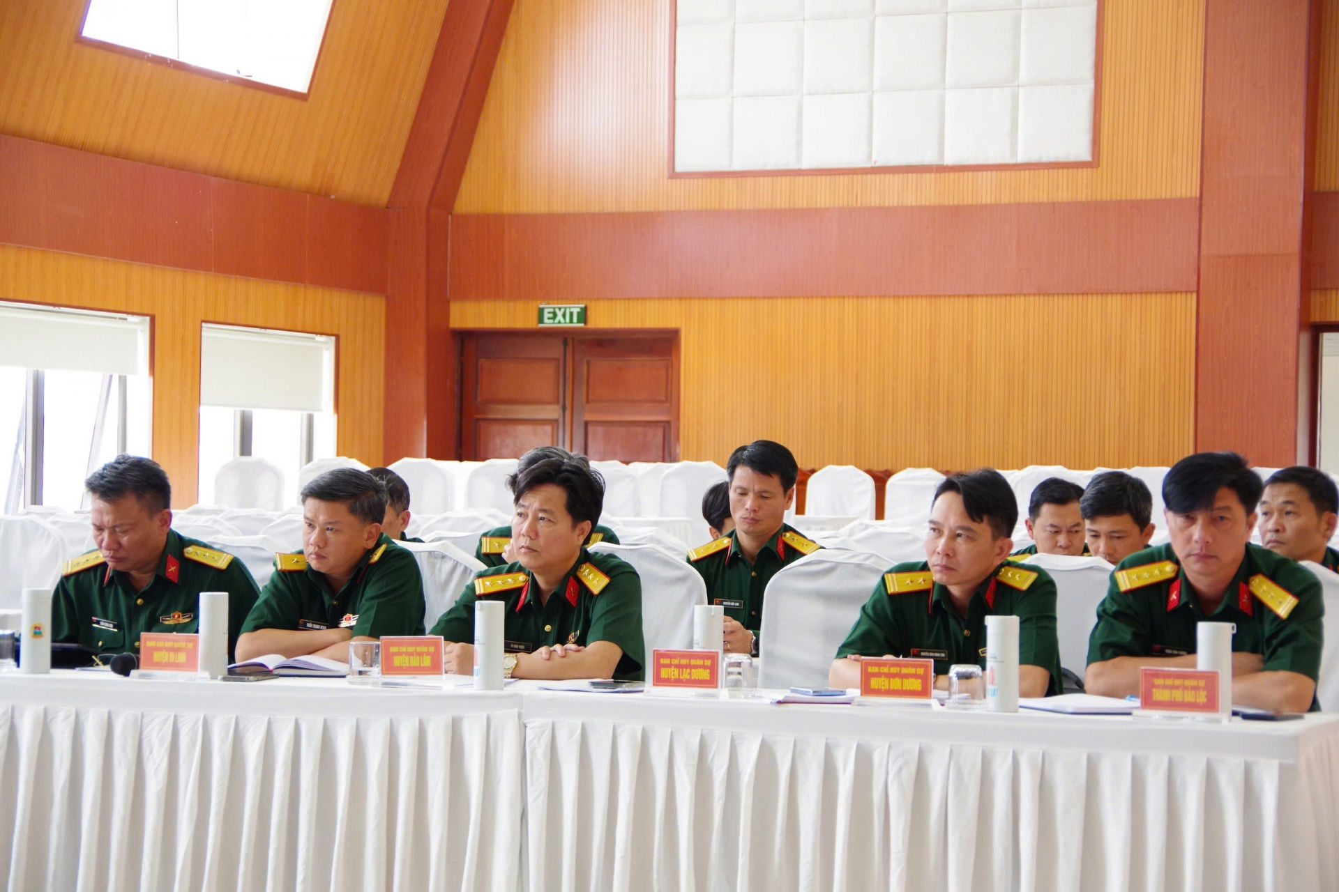 Lãnh đạo Ban CHQS các huyện, thành phố tại buổi làm việc
