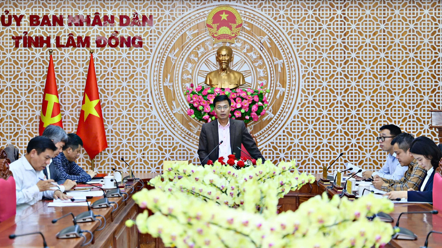 Quang cảnh cuộc họp trực tuyến tại điểm cầu UBND tỉnh