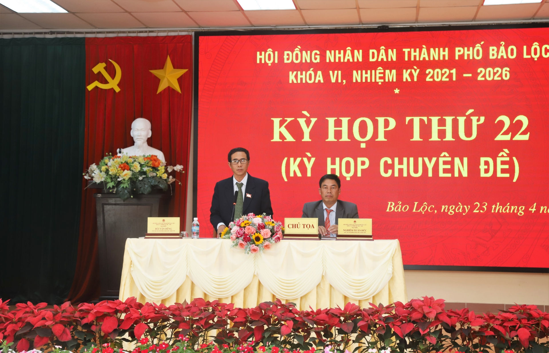 Chủ tọa điều hành Kỳ họp