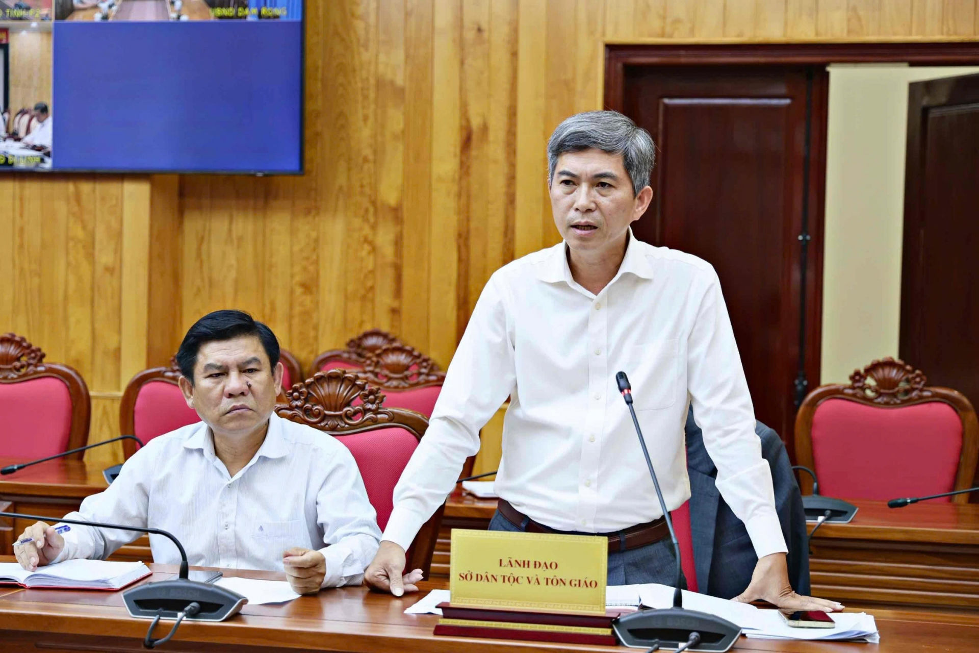 Lãnh đạo Sở Dân tộc và Tôn giáo nêu ý kiến liên quan đến việc thực hiện các Chương trình Mục tiêu quốc gia trên địa bàn 2 huyện Di Linh và Đam Rông