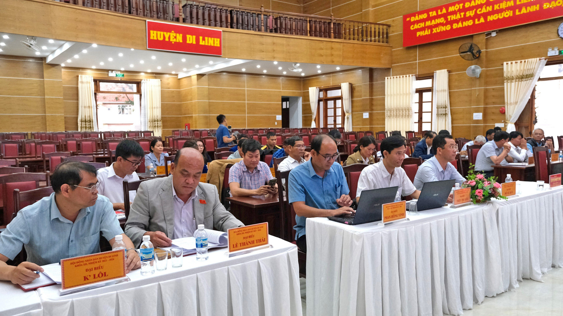 Các đại biểu dự Kỳ họp