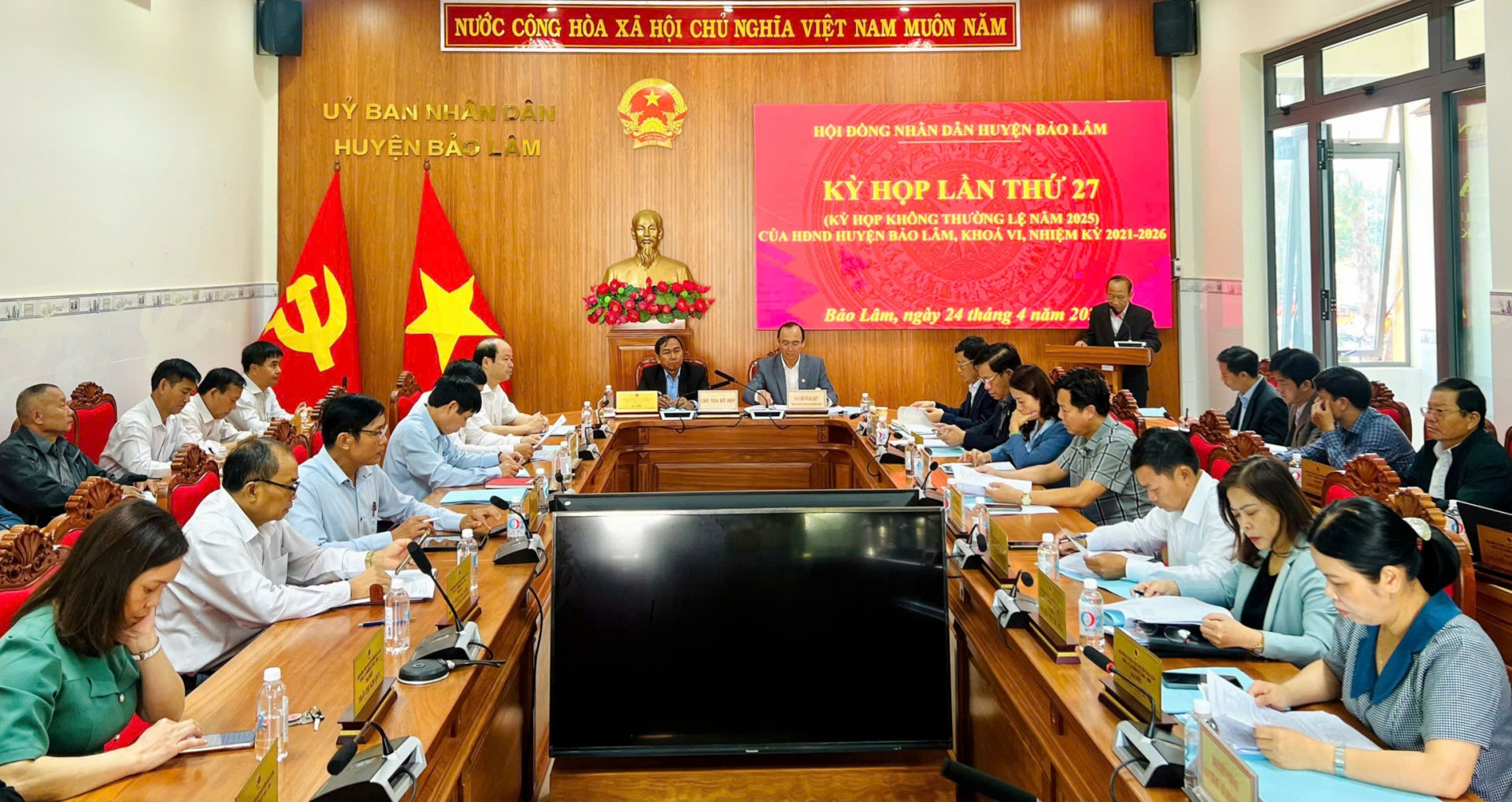 Toàn cảnh