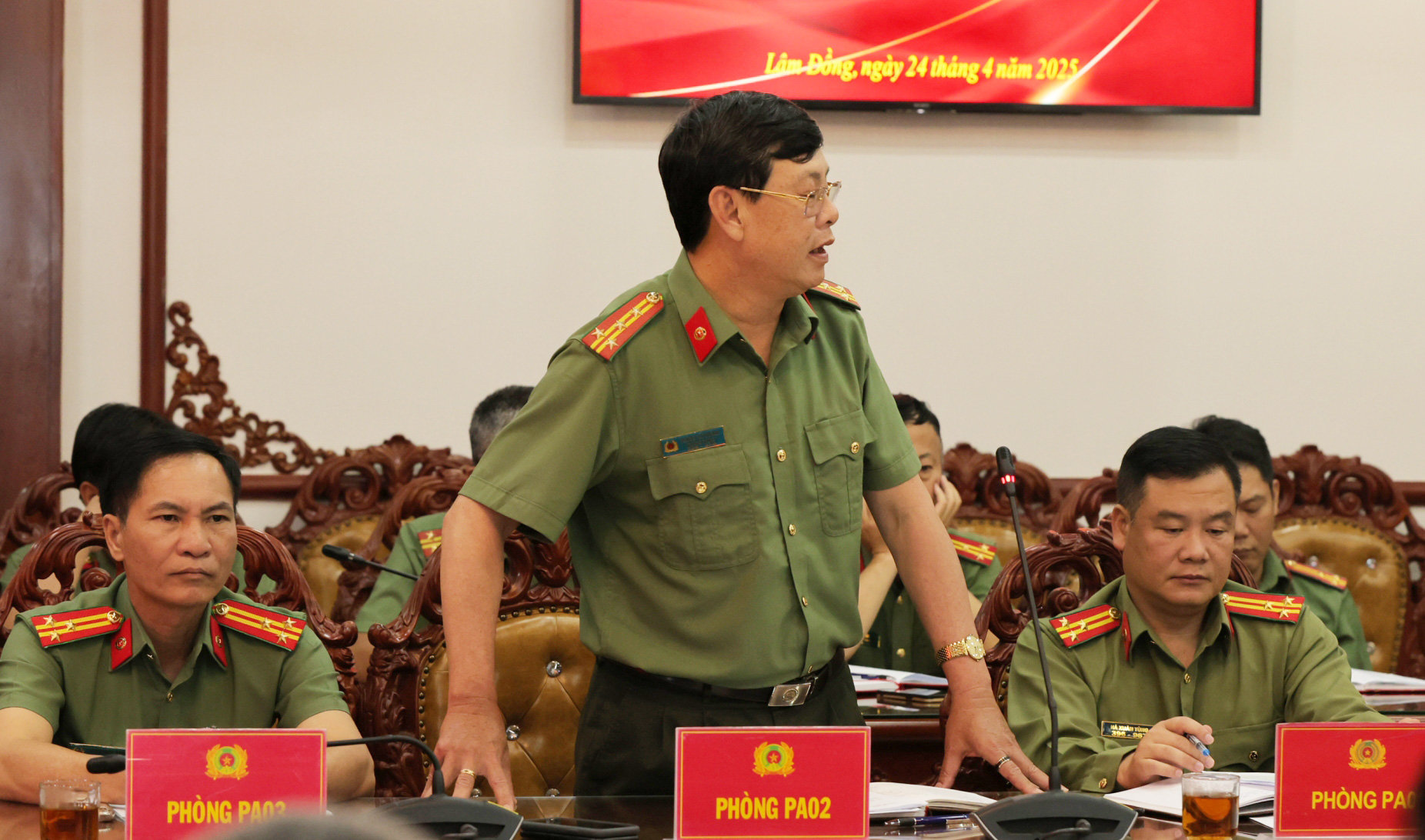 Lãnh đạo các phòng báo cáo công tác đảm bảo ANTT