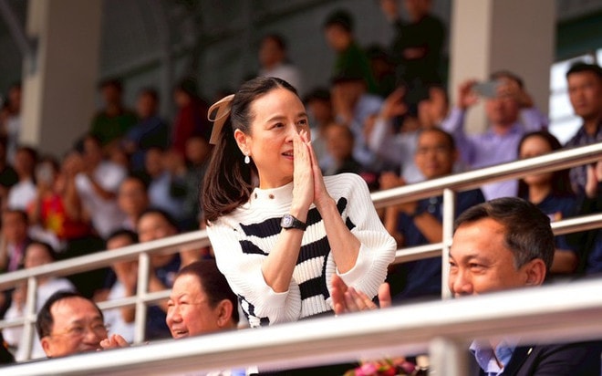 Nữ tỷ phú Thái Lan để lại ấn tượng đẹp khi xuất hiện ở Việt Nam. madam-4.jpg