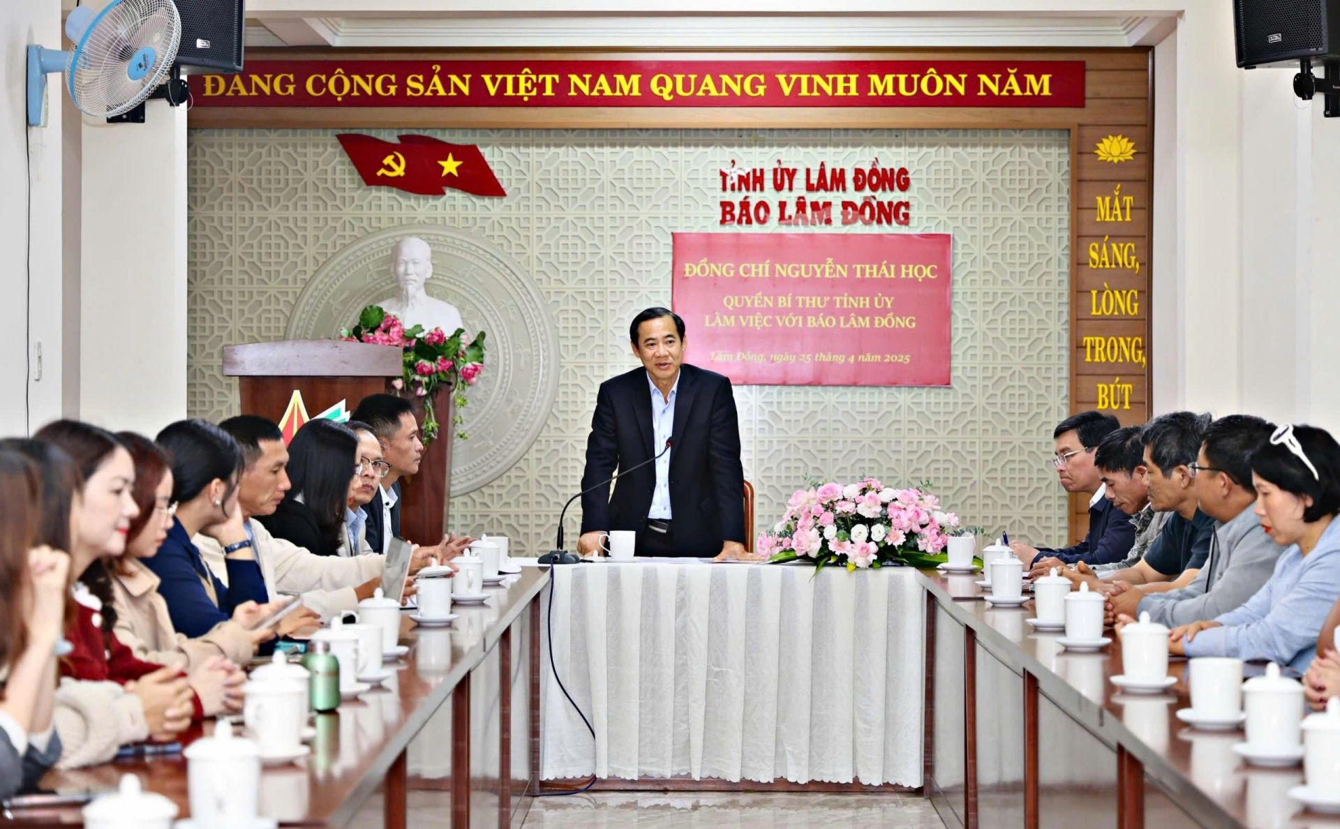 Đồng chí Nguyễn Thái Học – Quyền Bí thư Tỉnh uỷ làm việc với Báo Lâm Đồng