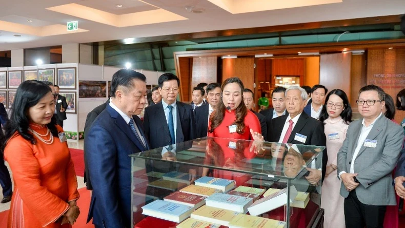 Hội nghị toàn quốc tổng kết 50 năm nền văn học, nghệ thuật sau ngày thống nhất đất nước ảnh 8