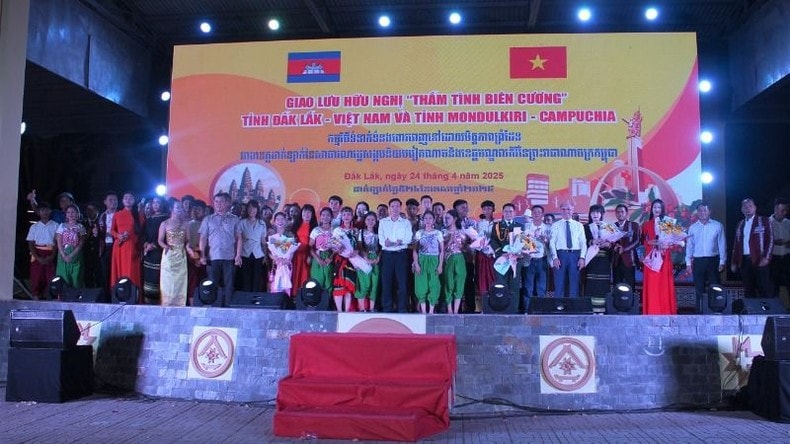Đặc sắc chương trình giao lưu hữu nghị “Thắm tình biên cương” ảnh 7