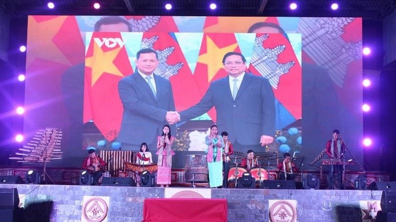 Đặc sắc chương trình giao lưu hữu nghị “Thắm tình biên cương” ảnh 1