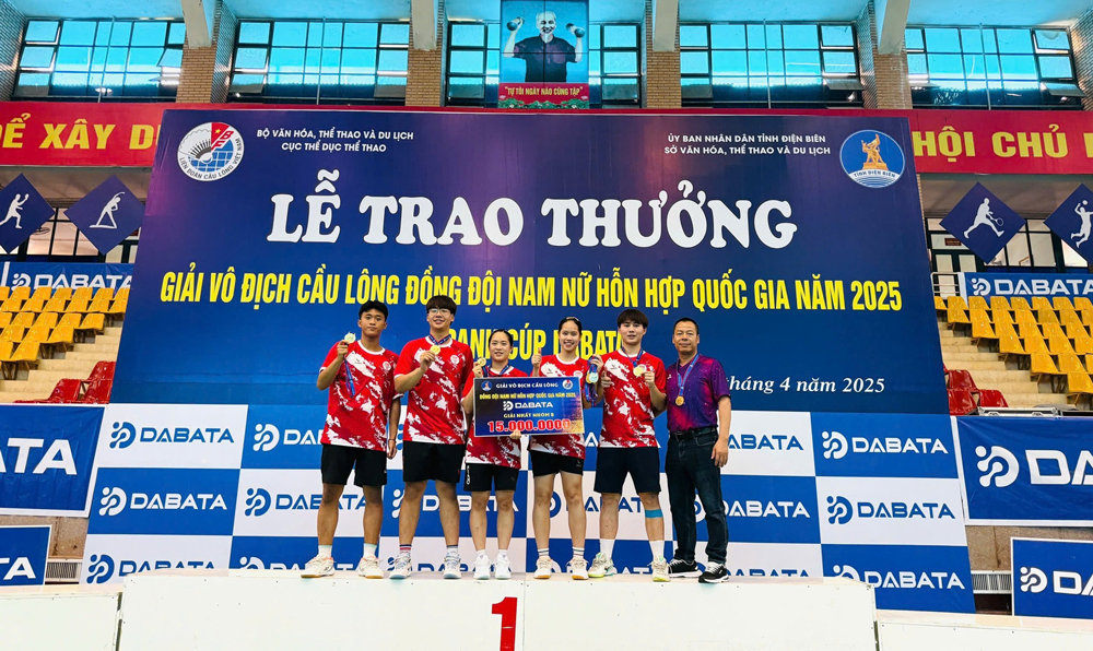 Các thành viên đội tuyển Cầu lông Lâm Đồng tại giải