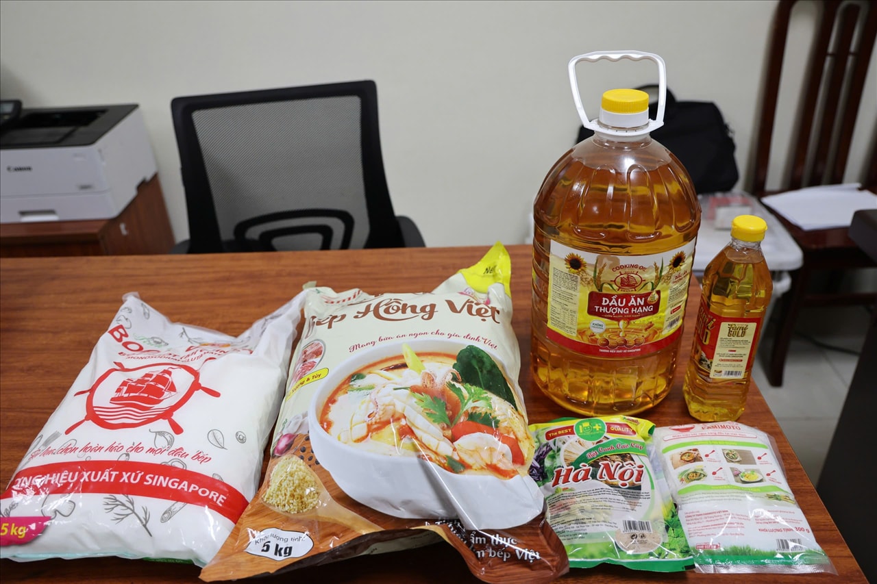 Cơ quan công an thu giữ hàng trăm tấn bột canh, hạt nêm, dầu ăn, mì chính… giả.