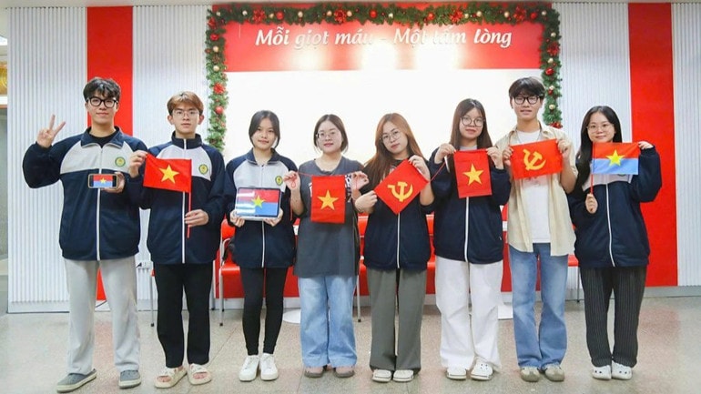 Gần tới ngày lễ lớn, các bạn trẻ rủ nhau đi hiến máu như một cách thể hiện tình yêu nước. (Ảnh: Viện Huyết học-Truyền máu Trung ương) Gần tới ngày lễ lớn, các bạn trẻ rủ nhau đi hiến máu như một cách thể hiện tình yêu nước. (Ảnh: Viện Huyết học-Truyền máu Trung ương)