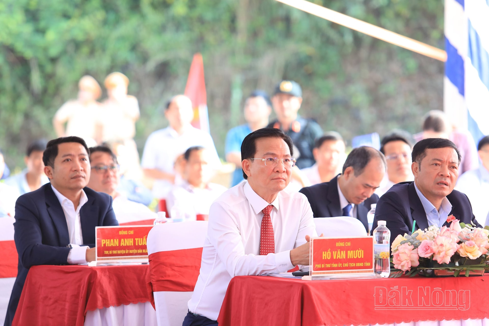 anh 2 352A2329