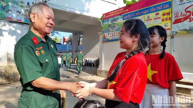Phố núi Pleiku: Trường học rộn ràng ngày lễ thống nhất non sông ảnh 3