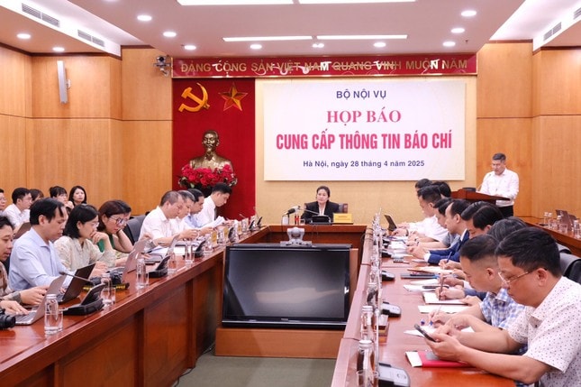Bộ Nội vụ thông tin về nhà công vụ, xe đưa đón cán bộ, công chức sau sáp nhập ảnh 1