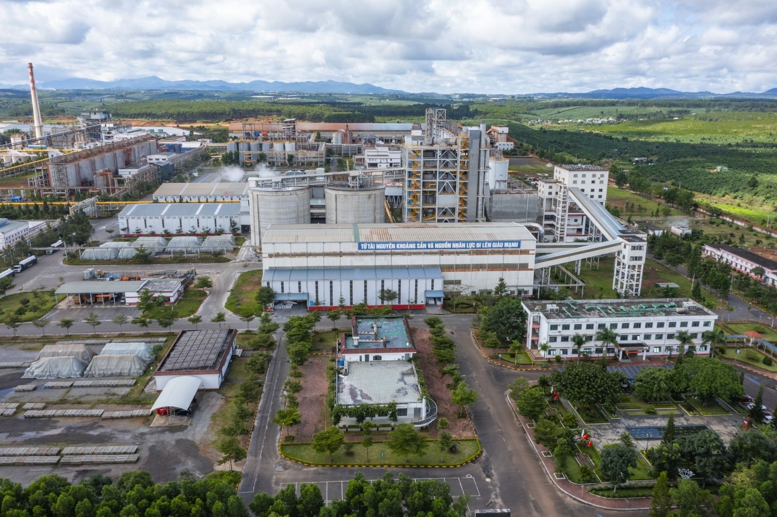 Một góc Nhà máy Alumina Tân Rai1