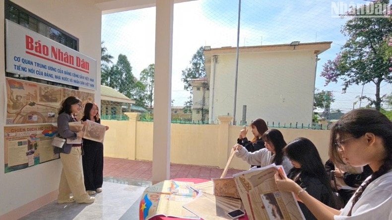 Kon Tum: Tự hào, lan tỏa tình yêu quê hương đất nước qua ấn phẩm đặc biệt của Báo Nhân Dân ảnh 4