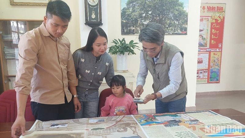 Bạn đọc trên vùng đất Nam Tây Nguyên hào hứng với phụ san đặc biệt của Báo Nhân Dân .