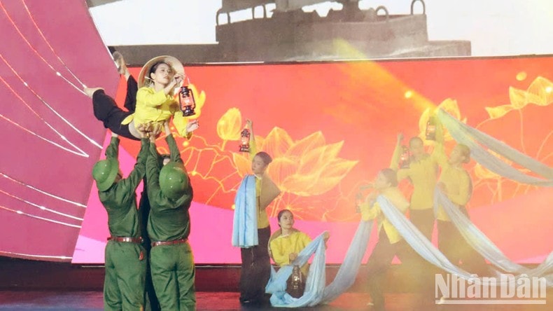 Lịch sử hào hùng của dân tộc trong chương trình nghệ thuật “Non sông thống nhất” ảnh 4