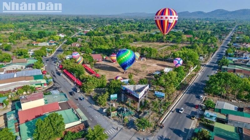 Lần đầu tiên Ngày hội Khinh khí cầu được tổ chức tại Đắk Lắk.