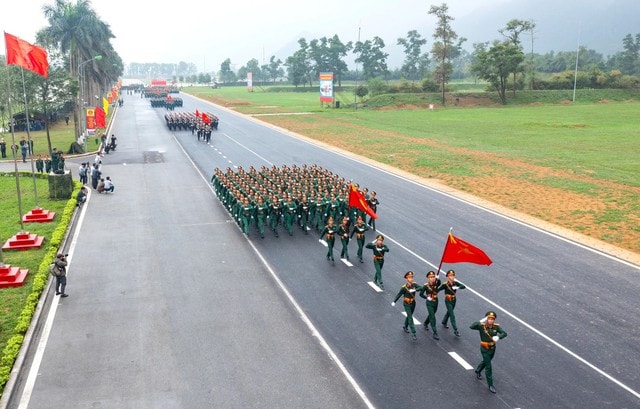 TOÀN CẢNH LỄ DIỄU BINH, DIỄU HÀNH KỶ NIỆM 50 NGÀY GIẢI PHÓNG MIỀN NAM, THỐNG NHẤT ĐẤT NƯỚC: HÀO HÙNG ĐI GIỮA LÒNG NHÂN DÂN- Ảnh 121. TOÀN CẢNH LỄ DIỄU BINH, DIỄU HÀNH KỶ NIỆM 50 NGÀY GIẢI PHÓNG MIỀN NAM, THỐNG NHẤT ĐẤT NƯỚC: HÀO HÙNG ĐI GIỮA LÒNG NHÂN DÂN- Ảnh 121.