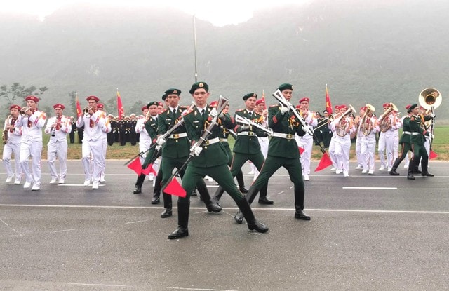 TOÀN CẢNH LỄ DIỄU BINH, DIỄU HÀNH KỶ NIỆM 50 NGÀY GIẢI PHÓNG MIỀN NAM, THỐNG NHẤT ĐẤT NƯỚC: HÀO HÙNG ĐI GIỮA LÒNG NHÂN DÂN- Ảnh 124. TOÀN CẢNH LỄ DIỄU BINH, DIỄU HÀNH KỶ NIỆM 50 NGÀY GIẢI PHÓNG MIỀN NAM, THỐNG NHẤT ĐẤT NƯỚC: HÀO HÙNG ĐI GIỮA LÒNG NHÂN DÂN- Ảnh 124.