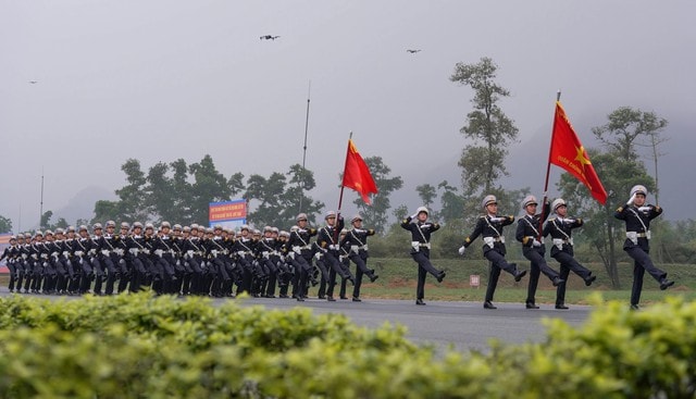 TOÀN CẢNH LỄ DIỄU BINH, DIỄU HÀNH KỶ NIỆM 50 NGÀY GIẢI PHÓNG MIỀN NAM, THỐNG NHẤT ĐẤT NƯỚC: HÀO HÙNG ĐI GIỮA LÒNG NHÂN DÂN- Ảnh 111. TOÀN CẢNH LỄ DIỄU BINH, DIỄU HÀNH KỶ NIỆM 50 NGÀY GIẢI PHÓNG MIỀN NAM, THỐNG NHẤT ĐẤT NƯỚC: HÀO HÙNG ĐI GIỮA LÒNG NHÂN DÂN- Ảnh 111.