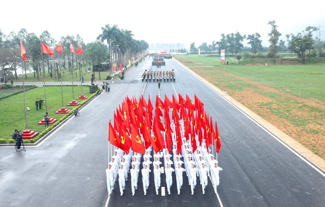 TOÀN CẢNH LỄ DIỄU BINH, DIỄU HÀNH KỶ NIỆM 50 NGÀY GIẢI PHÓNG MIỀN NAM, THỐNG NHẤT ĐẤT NƯỚC: HÀO HÙNG ĐI GIỮA LÒNG NHÂN DÂN- Ảnh 113. TOÀN CẢNH LỄ DIỄU BINH, DIỄU HÀNH KỶ NIỆM 50 NGÀY GIẢI PHÓNG MIỀN NAM, THỐNG NHẤT ĐẤT NƯỚC: HÀO HÙNG ĐI GIỮA LÒNG NHÂN DÂN- Ảnh 113.