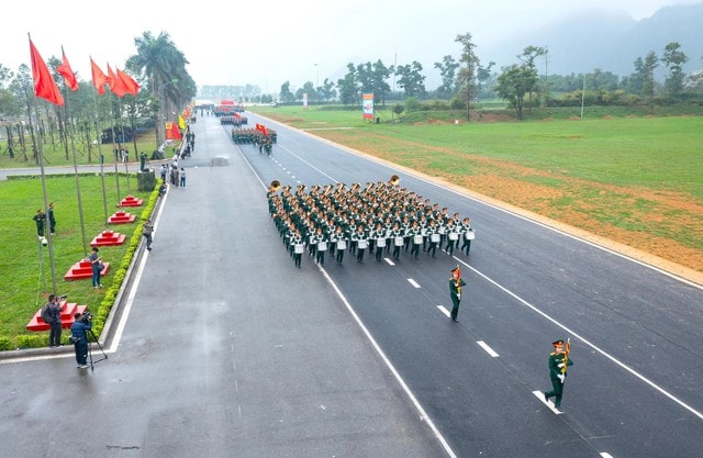TOÀN CẢNH LỄ DIỄU BINH, DIỄU HÀNH KỶ NIỆM 50 NGÀY GIẢI PHÓNG MIỀN NAM, THỐNG NHẤT ĐẤT NƯỚC: HÀO HÙNG ĐI GIỮA LÒNG NHÂN DÂN- Ảnh 114. TOÀN CẢNH LỄ DIỄU BINH, DIỄU HÀNH KỶ NIỆM 50 NGÀY GIẢI PHÓNG MIỀN NAM, THỐNG NHẤT ĐẤT NƯỚC: HÀO HÙNG ĐI GIỮA LÒNG NHÂN DÂN- Ảnh 114.