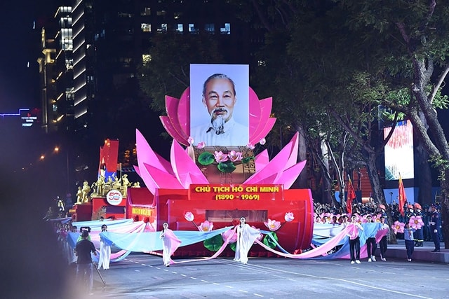 TOÀN CẢNH LỄ DIỄU BINH, DIỄU HÀNH KỶ NIỆM 50 NGÀY GIẢI PHÓNG MIỀN NAM, THỐNG NHẤT ĐẤT NƯỚC: HÀO HÙNG ĐI GIỮA LÒNG NHÂN DÂN- Ảnh 98. TOÀN CẢNH LỄ DIỄU BINH, DIỄU HÀNH KỶ NIỆM 50 NGÀY GIẢI PHÓNG MIỀN NAM, THỐNG NHẤT ĐẤT NƯỚC: HÀO HÙNG ĐI GIỮA LÒNG NHÂN DÂN- Ảnh 98.