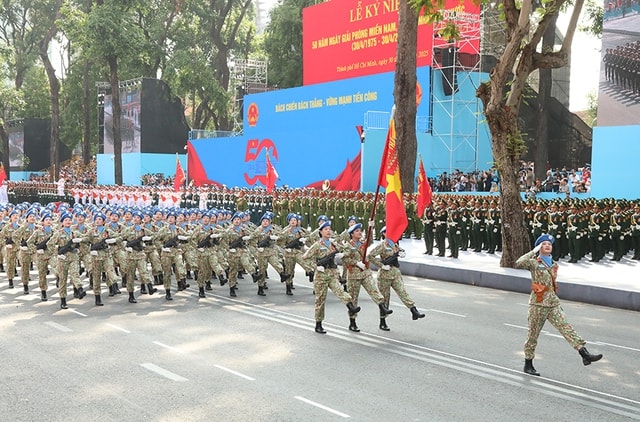 TOÀN CẢNH LỄ DIỄU BINH, DIỄU HÀNH KỶ NIỆM 50 NGÀY GIẢI PHÓNG MIỀN NAM, THỐNG NHẤT ĐẤT NƯỚC: HÀO HÙNG ĐI GIỮA LÒNG NHÂN DÂN- Ảnh 103. TOÀN CẢNH LỄ DIỄU BINH, DIỄU HÀNH KỶ NIỆM 50 NGÀY GIẢI PHÓNG MIỀN NAM, THỐNG NHẤT ĐẤT NƯỚC: HÀO HÙNG ĐI GIỮA LÒNG NHÂN DÂN- Ảnh 103.