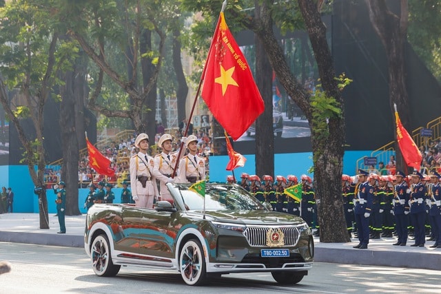 TOÀN CẢNH LỄ DIỄU BINH, DIỄU HÀNH KỶ NIỆM 50 NGÀY GIẢI PHÓNG MIỀN NAM, THỐNG NHẤT ĐẤT NƯỚC: HÀO HÙNG ĐI GIỮA LÒNG NHÂN DÂN- Ảnh 48. TOÀN CẢNH LỄ DIỄU BINH, DIỄU HÀNH KỶ NIỆM 50 NGÀY GIẢI PHÓNG MIỀN NAM, THỐNG NHẤT ĐẤT NƯỚC: HÀO HÙNG ĐI GIỮA LÒNG NHÂN DÂN- Ảnh 48.