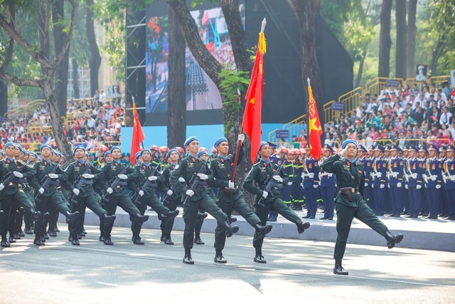 TOÀN CẢNH LỄ DIỄU BINH, DIỄU HÀNH KỶ NIỆM 50 NGÀY GIẢI PHÓNG MIỀN NAM, THỐNG NHẤT ĐẤT NƯỚC: HÀO HÙNG ĐI GIỮA LÒNG NHÂN DÂN- Ảnh 58. TOÀN CẢNH LỄ DIỄU BINH, DIỄU HÀNH KỶ NIỆM 50 NGÀY GIẢI PHÓNG MIỀN NAM, THỐNG NHẤT ĐẤT NƯỚC: HÀO HÙNG ĐI GIỮA LÒNG NHÂN DÂN- Ảnh 58.