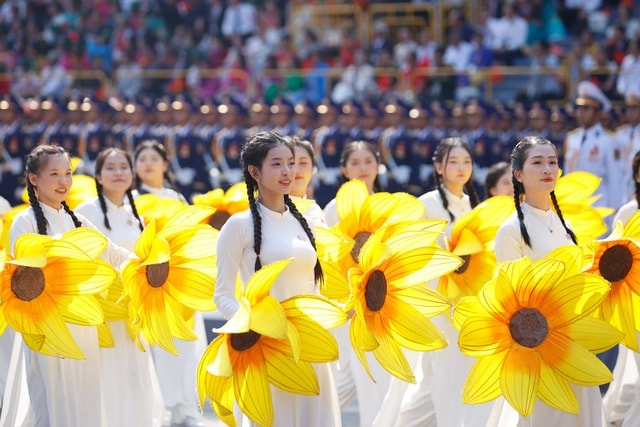 TOÀN CẢNH LỄ DIỄU BINH, DIỄU HÀNH KỶ NIỆM 50 NGÀY GIẢI PHÓNG MIỀN NAM, THỐNG NHẤT ĐẤT NƯỚC: HÀO HÙNG ĐI GIỮA LÒNG NHÂN DÂN- Ảnh 75. TOÀN CẢNH LỄ DIỄU BINH, DIỄU HÀNH KỶ NIỆM 50 NGÀY GIẢI PHÓNG MIỀN NAM, THỐNG NHẤT ĐẤT NƯỚC: HÀO HÙNG ĐI GIỮA LÒNG NHÂN DÂN- Ảnh 75.
