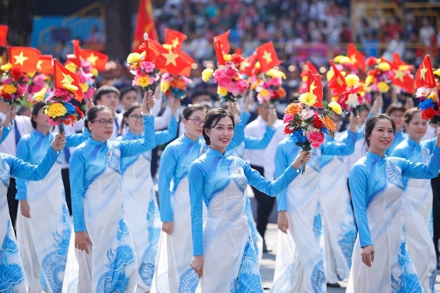 TOÀN CẢNH LỄ DIỄU BINH, DIỄU HÀNH KỶ NIỆM 50 NGÀY GIẢI PHÓNG MIỀN NAM, THỐNG NHẤT ĐẤT NƯỚC: HÀO HÙNG ĐI GIỮA LÒNG NHÂN DÂN- Ảnh 76. TOÀN CẢNH LỄ DIỄU BINH, DIỄU HÀNH KỶ NIỆM 50 NGÀY GIẢI PHÓNG MIỀN NAM, THỐNG NHẤT ĐẤT NƯỚC: HÀO HÙNG ĐI GIỮA LÒNG NHÂN DÂN- Ảnh 76.