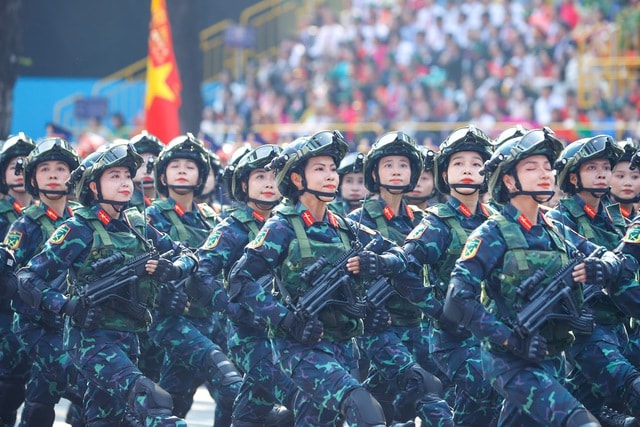 TOÀN CẢNH LỄ DIỄU BINH, DIỄU HÀNH KỶ NIỆM 50 NGÀY GIẢI PHÓNG MIỀN NAM, THỐNG NHẤT ĐẤT NƯỚC: HÀO HÙNG ĐI GIỮA LÒNG NHÂN DÂN- Ảnh 33. TOÀN CẢNH LỄ DIỄU BINH, DIỄU HÀNH KỶ NIỆM 50 NGÀY GIẢI PHÓNG MIỀN NAM, THỐNG NHẤT ĐẤT NƯỚC: HÀO HÙNG ĐI GIỮA LÒNG NHÂN DÂN- Ảnh 33.