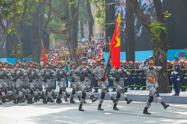 TOÀN CẢNH LỄ DIỄU BINH, DIỄU HÀNH KỶ NIỆM 50 NGÀY GIẢI PHÓNG MIỀN NAM, THỐNG NHẤT ĐẤT NƯỚC: HÀO HÙNG ĐI GIỮA LÒNG NHÂN DÂN- Ảnh 35. TOÀN CẢNH LỄ DIỄU BINH, DIỄU HÀNH KỶ NIỆM 50 NGÀY GIẢI PHÓNG MIỀN NAM, THỐNG NHẤT ĐẤT NƯỚC: HÀO HÙNG ĐI GIỮA LÒNG NHÂN DÂN- Ảnh 35.