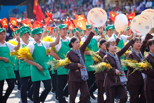 TOÀN CẢNH LỄ DIỄU BINH, DIỄU HÀNH KỶ NIỆM 50 NGÀY GIẢI PHÓNG MIỀN NAM, THỐNG NHẤT ĐẤT NƯỚC: HÀO HÙNG ĐI GIỮA LÒNG NHÂN DÂN- Ảnh 69. TOÀN CẢNH LỄ DIỄU BINH, DIỄU HÀNH KỶ NIỆM 50 NGÀY GIẢI PHÓNG MIỀN NAM, THỐNG NHẤT ĐẤT NƯỚC: HÀO HÙNG ĐI GIỮA LÒNG NHÂN DÂN- Ảnh 69.
