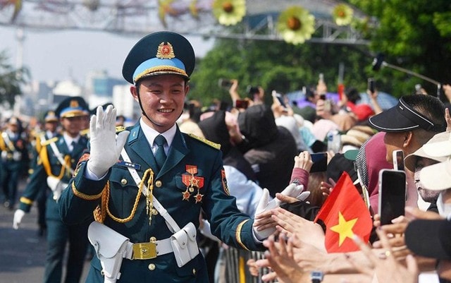 TOÀN CẢNH LỄ DIỄU BINH, DIỄU HÀNH KỶ NIỆM 50 NGÀY GIẢI PHÓNG MIỀN NAM, THỐNG NHẤT ĐẤT NƯỚC: HÀO HÙNG ĐI GIỮA LÒNG NHÂN DÂN- Ảnh 84. TOÀN CẢNH LỄ DIỄU BINH, DIỄU HÀNH KỶ NIỆM 50 NGÀY GIẢI PHÓNG MIỀN NAM, THỐNG NHẤT ĐẤT NƯỚC: HÀO HÙNG ĐI GIỮA LÒNG NHÂN DÂN- Ảnh 84.