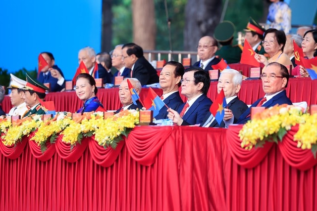 TOÀN CẢNH LỄ DIỄU BINH, DIỄU HÀNH KỶ NIỆM 50 NGÀY GIẢI PHÓNG MIỀN NAM, THỐNG NHẤT ĐẤT NƯỚC: HÀO HÙNG ĐI GIỮA LÒNG NHÂN DÂN- Ảnh 8. TOÀN CẢNH LỄ DIỄU BINH, DIỄU HÀNH KỶ NIỆM 50 NGÀY GIẢI PHÓNG MIỀN NAM, THỐNG NHẤT ĐẤT NƯỚC: HÀO HÙNG ĐI GIỮA LÒNG NHÂN DÂN- Ảnh 8.