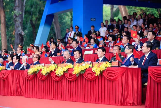 TOÀN CẢNH LỄ DIỄU BINH, DIỄU HÀNH KỶ NIỆM 50 NGÀY GIẢI PHÓNG MIỀN NAM, THỐNG NHẤT ĐẤT NƯỚC: HÀO HÙNG ĐI GIỮA LÒNG NHÂN DÂN- Ảnh 6. TOÀN CẢNH LỄ DIỄU BINH, DIỄU HÀNH KỶ NIỆM 50 NGÀY GIẢI PHÓNG MIỀN NAM, THỐNG NHẤT ĐẤT NƯỚC: HÀO HÙNG ĐI GIỮA LÒNG NHÂN DÂN- Ảnh 6.