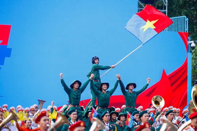 TOÀN CẢNH LỄ DIỄU BINH, DIỄU HÀNH KỶ NIỆM 50 NGÀY GIẢI PHÓNG MIỀN NAM, THỐNG NHẤT ĐẤT NƯỚC: HÀO HÙNG ĐI GIỮA LÒNG NHÂN DÂN- Ảnh 10. TOÀN CẢNH LỄ DIỄU BINH, DIỄU HÀNH KỶ NIỆM 50 NGÀY GIẢI PHÓNG MIỀN NAM, THỐNG NHẤT ĐẤT NƯỚC: HÀO HÙNG ĐI GIỮA LÒNG NHÂN DÂN- Ảnh 10.