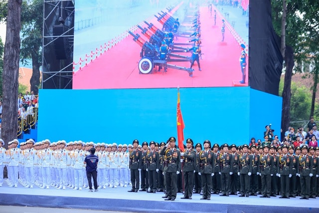 TOÀN CẢNH LỄ DIỄU BINH, DIỄU HÀNH KỶ NIỆM 50 NGÀY GIẢI PHÓNG MIỀN NAM, THỐNG NHẤT ĐẤT NƯỚC: HÀO HÙNG ĐI GIỮA LÒNG NHÂN DÂN- Ảnh 18. TOÀN CẢNH LỄ DIỄU BINH, DIỄU HÀNH KỶ NIỆM 50 NGÀY GIẢI PHÓNG MIỀN NAM, THỐNG NHẤT ĐẤT NƯỚC: HÀO HÙNG ĐI GIỮA LÒNG NHÂN DÂN- Ảnh 18.