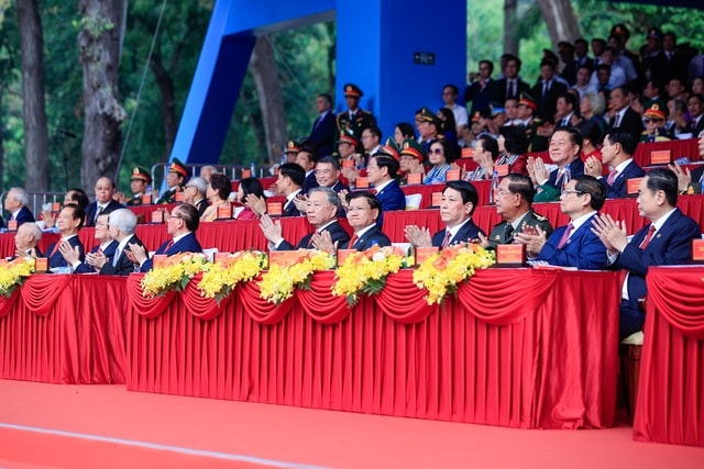 TOÀN CẢNH LỄ DIỄU BINH, DIỄU HÀNH KỶ NIỆM 50 NGÀY GIẢI PHÓNG MIỀN NAM, THỐNG NHẤT ĐẤT NƯỚC: HÀO HÙNG ĐI GIỮA LÒNG NHÂN DÂN- Ảnh 7. TOÀN CẢNH LỄ DIỄU BINH, DIỄU HÀNH KỶ NIỆM 50 NGÀY GIẢI PHÓNG MIỀN NAM, THỐNG NHẤT ĐẤT NƯỚC: HÀO HÙNG ĐI GIỮA LÒNG NHÂN DÂN- Ảnh 7.