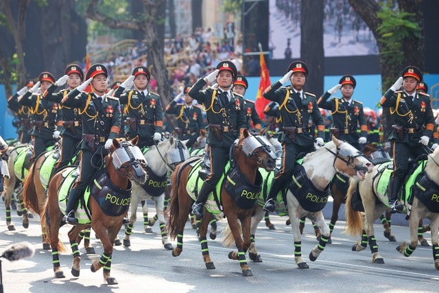 TOÀN CẢNH LỄ DIỄU BINH, DIỄU HÀNH KỶ NIỆM 50 NGÀY GIẢI PHÓNG MIỀN NAM, THỐNG NHẤT ĐẤT NƯỚC: HÀO HÙNG ĐI GIỮA LÒNG NHÂN DÂN- Ảnh 60. TOÀN CẢNH LỄ DIỄU BINH, DIỄU HÀNH KỶ NIỆM 50 NGÀY GIẢI PHÓNG MIỀN NAM, THỐNG NHẤT ĐẤT NƯỚC: HÀO HÙNG ĐI GIỮA LÒNG NHÂN DÂN- Ảnh 60.