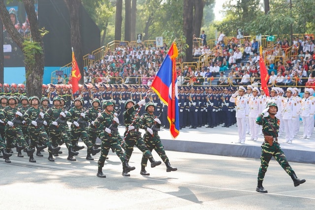 TOÀN CẢNH LỄ DIỄU BINH, DIỄU HÀNH KỶ NIỆM 50 NGÀY GIẢI PHÓNG MIỀN NAM, THỐNG NHẤT ĐẤT NƯỚC: HÀO HÙNG ĐI GIỮA LÒNG NHÂN DÂN- Ảnh 42. TOÀN CẢNH LỄ DIỄU BINH, DIỄU HÀNH KỶ NIỆM 50 NGÀY GIẢI PHÓNG MIỀN NAM, THỐNG NHẤT ĐẤT NƯỚC: HÀO HÙNG ĐI GIỮA LÒNG NHÂN DÂN- Ảnh 42.