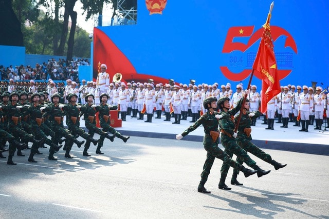 TOÀN CẢNH LỄ DIỄU BINH, DIỄU HÀNH KỶ NIỆM 50 NGÀY GIẢI PHÓNG MIỀN NAM, THỐNG NHẤT ĐẤT NƯỚC: HÀO HÙNG ĐI GIỮA LÒNG NHÂN DÂN- Ảnh 38. TOÀN CẢNH LỄ DIỄU BINH, DIỄU HÀNH KỶ NIỆM 50 NGÀY GIẢI PHÓNG MIỀN NAM, THỐNG NHẤT ĐẤT NƯỚC: HÀO HÙNG ĐI GIỮA LÒNG NHÂN DÂN- Ảnh 38.