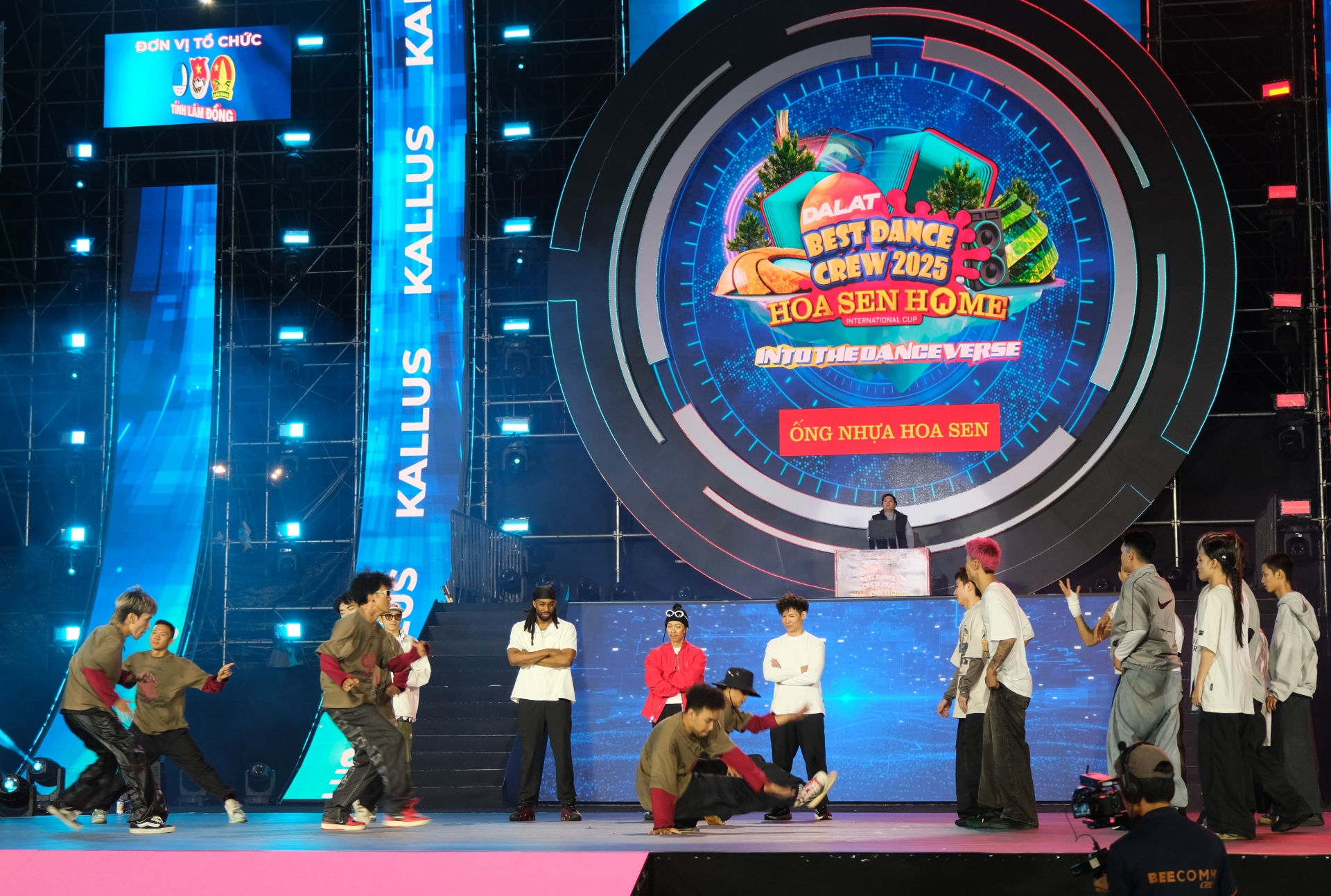 Màn đối đầu đầy kịch tính tại vòng chung kết hạng mục Battle giữa 2 nhóm BZONE DANCE GROUP và KALLUS