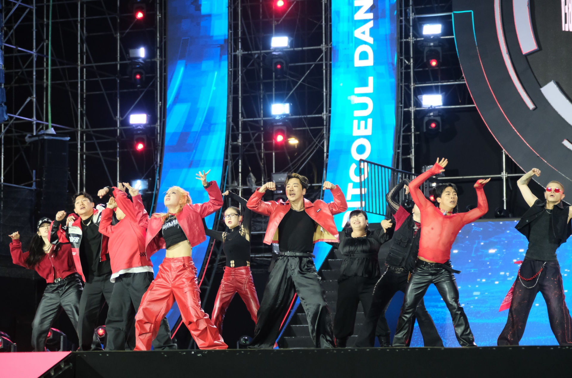 Phần trình diễn của nhóm BITGOEUL DANCERS đến từ Hàn Quốc