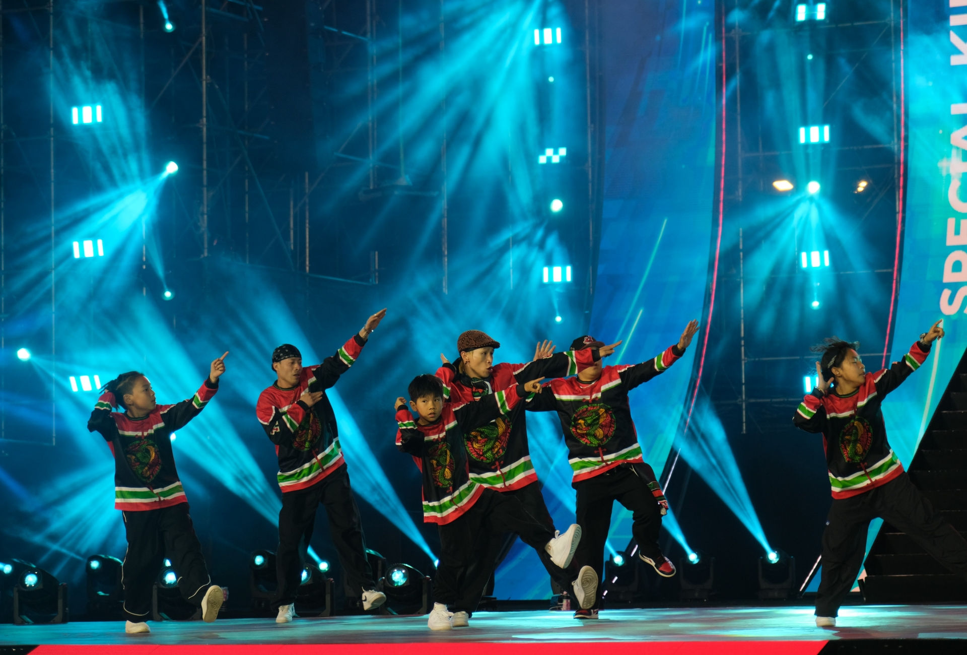 Phần trình diễn của nhóm SPECIAL KING CREW đến từ Trung Quốc